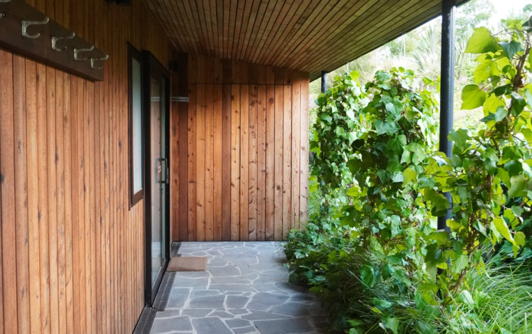 01 Good from scratch Rustic Cedar