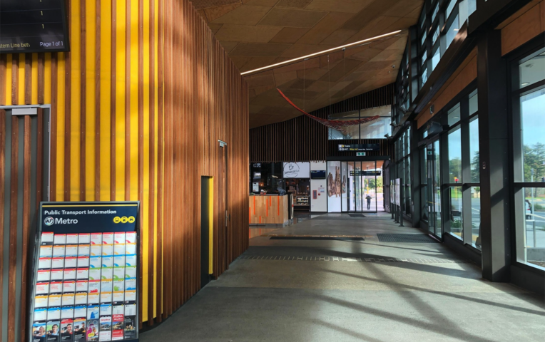 PS Manukau Bus 4 Large