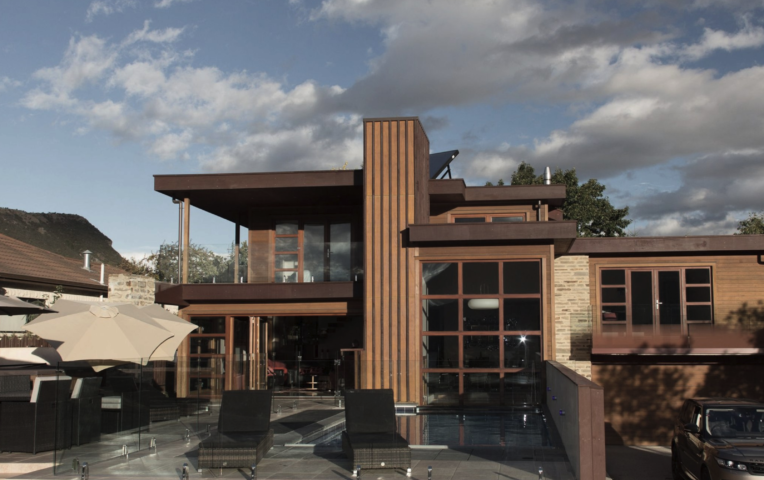 RC Laird Home 1 Large